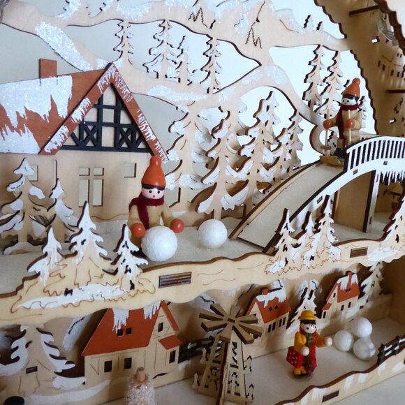 NEW 13” CHRISTMAS WINTER LED LIGHT UP LASER CUT WOOD SKI VILLAGE SNOWBALL SCENE - Picture 11 of 16